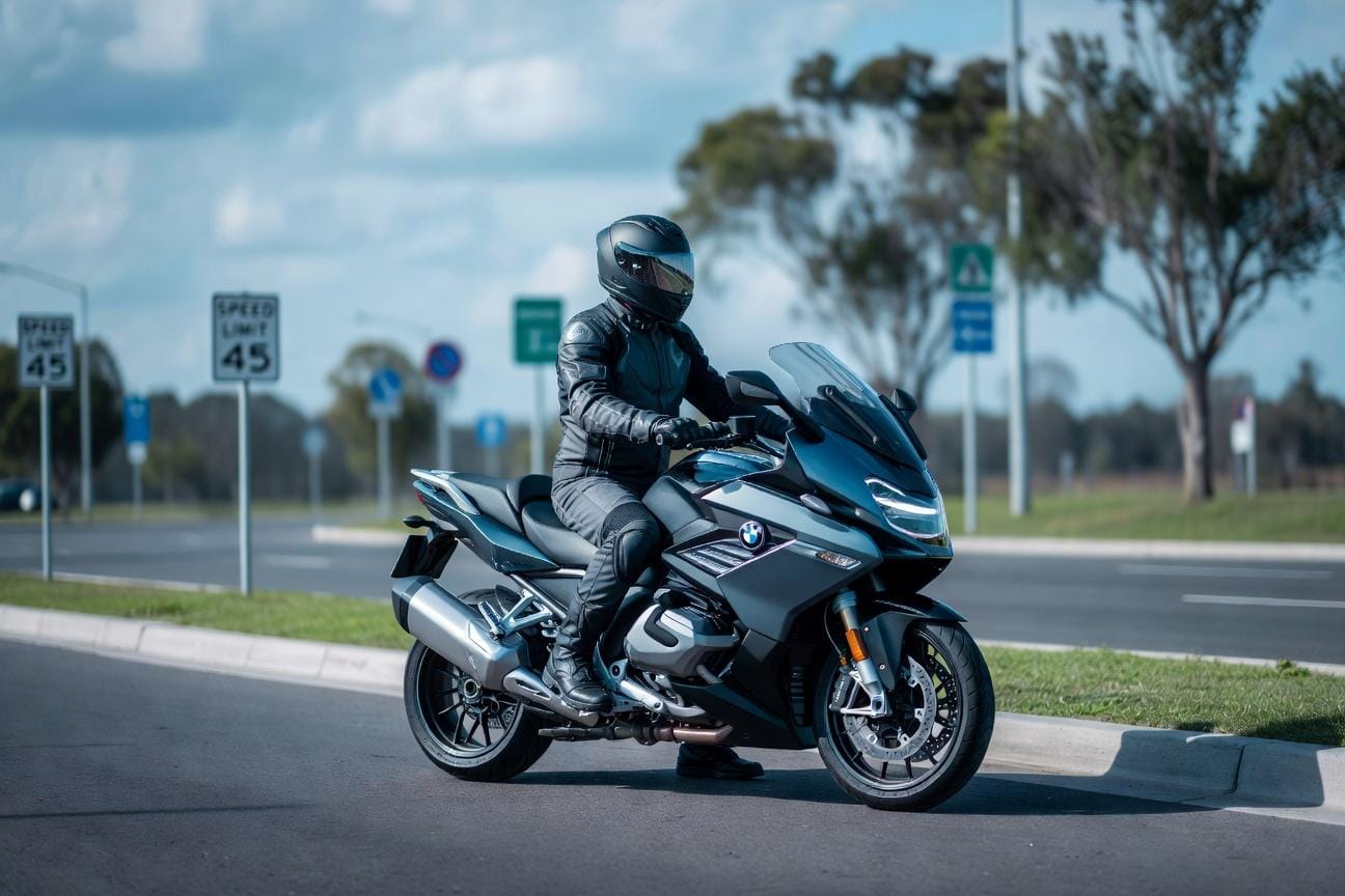 Jak jeździć motocyklem z pasażerem
