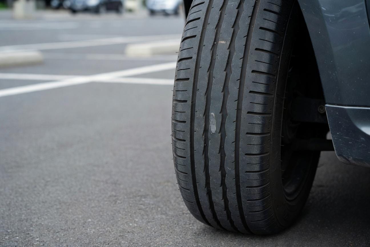 Koszty utrzymania motocykla: jak policzyć serwis, opony, napęd i ubezpieczenie