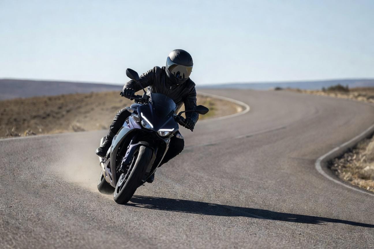 Najczęstsze błędy w zakrętach na motocyklu i jak je korygować